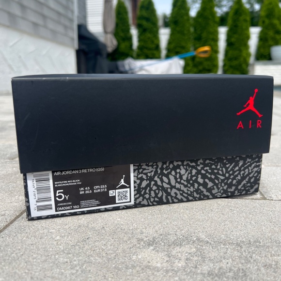 Youth Air Jordan 3 Retro (GS) “Fire Red” Colorway - Picture 3 of 8